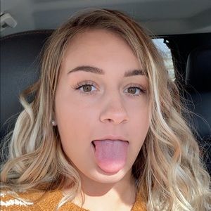 Meet your Posher, Alexis